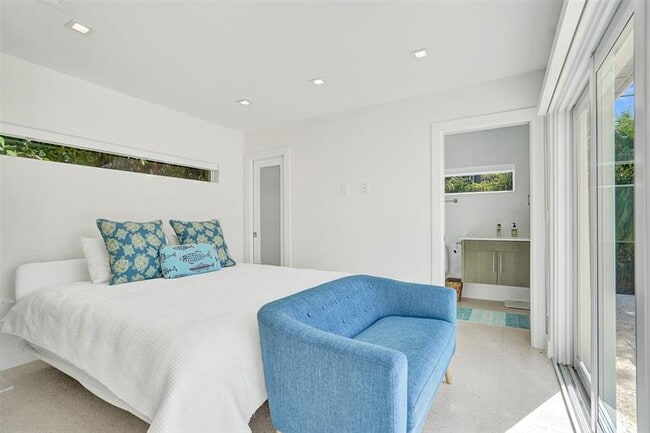 Building Photo - 2514 Yacht Club Blvd