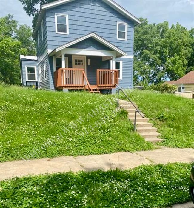 Building Photo - Updated 4 Bed 3 Bath Home in KCMO-Availabl...