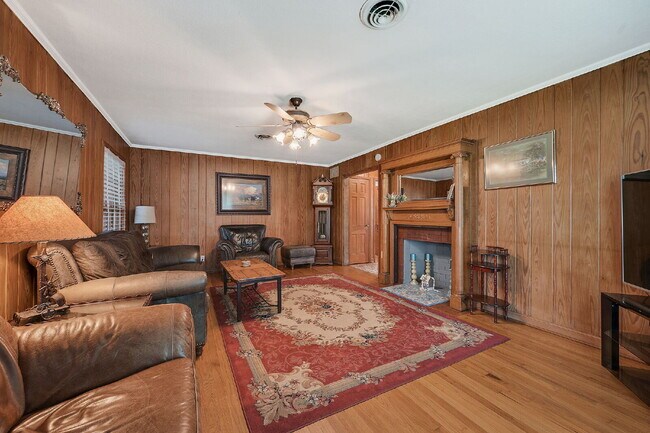 Building Photo - 1030 Walton Dr