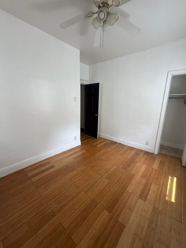 Building Photo - 425 75th St