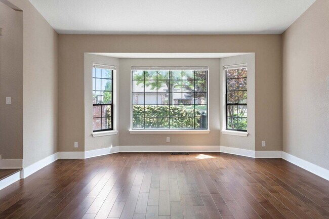 Building Photo - Gorgeous Executive Level Home 4 beds 3 baths close to hospitals and courthouse