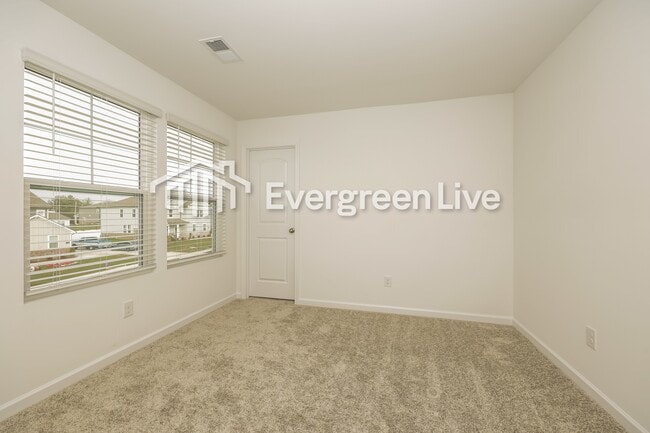 Building Photo - 806 Averitt Ln