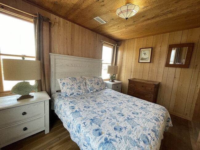 Building Photo - 57144 Lighthouse Rd