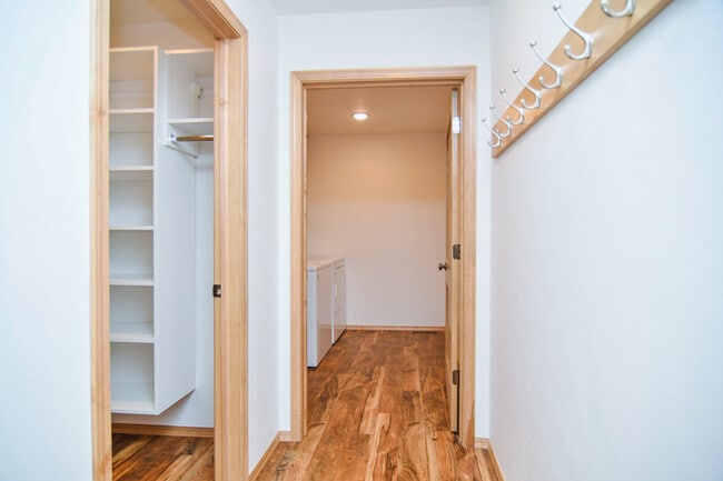 Building Photo - 2220 Blue Stem Ln