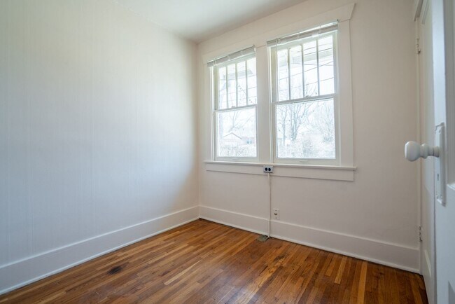 Building Photo - 4336 E Batavia Pl