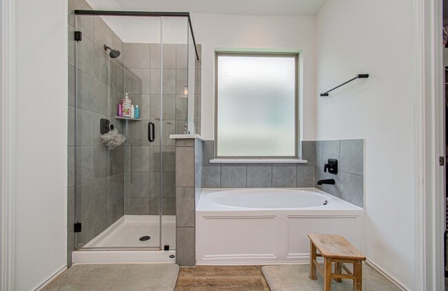 Building Photo - 4722 Crest Hill Dr