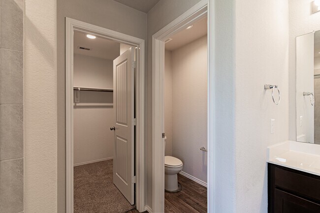 Building Photo - 1834 Brady Shores Dr