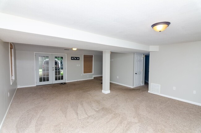 Building Photo - Beautiful home in Fairview