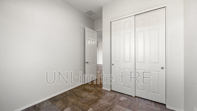 Building Photo - 6737 E Hetley Pl
