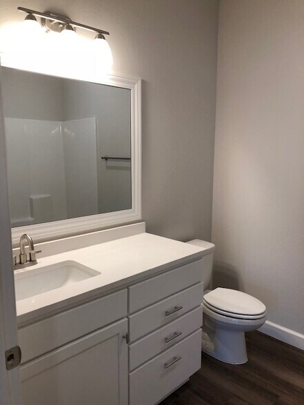 Building Photo - 9730 Montclaire Dr