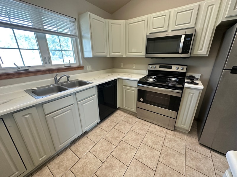 Building Photo - 440 4th Ave