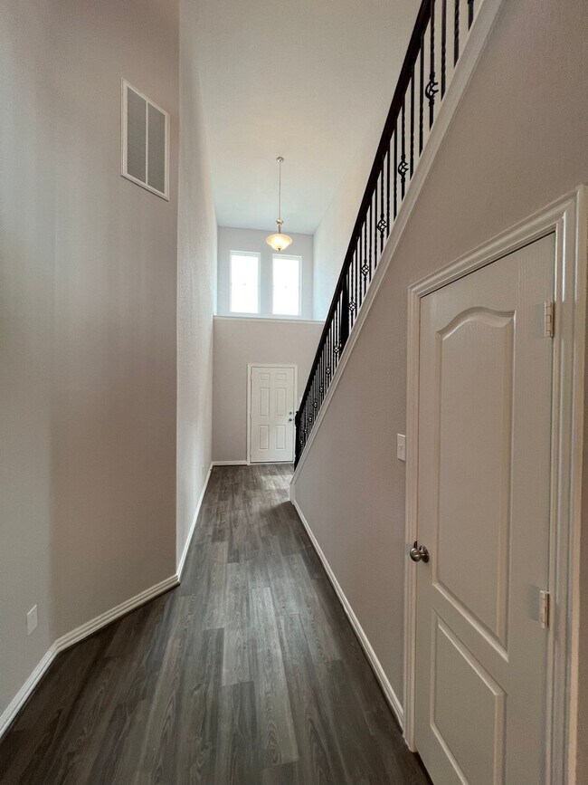 Building Photo - 15446 Islandview Ln