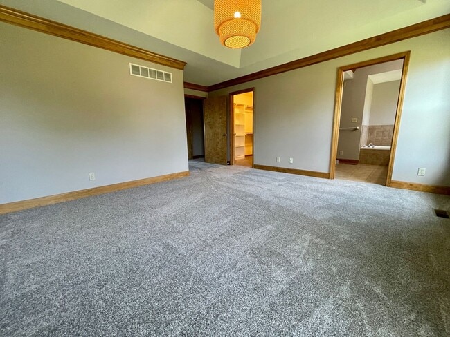 Building Photo - 2302 Shenandoah Dr