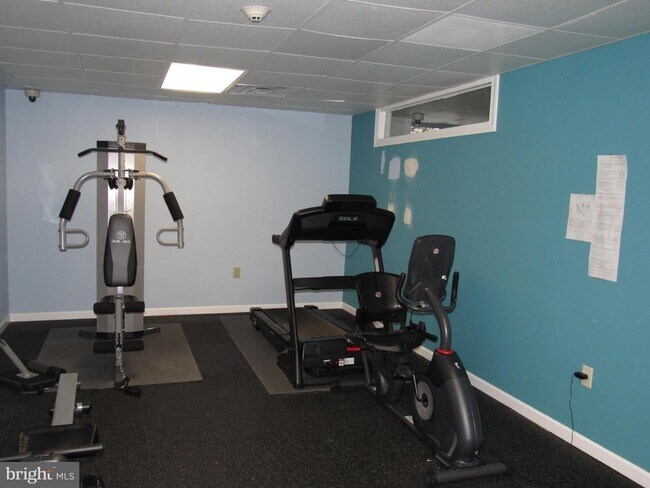 Building Photo - 5353 Columbia Pike