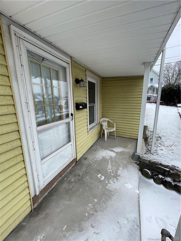 Building Photo - 108 Oak St