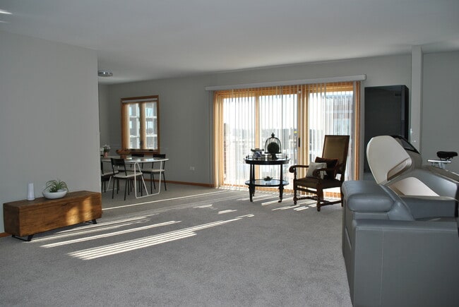 Building Photo - 5005 Warren St