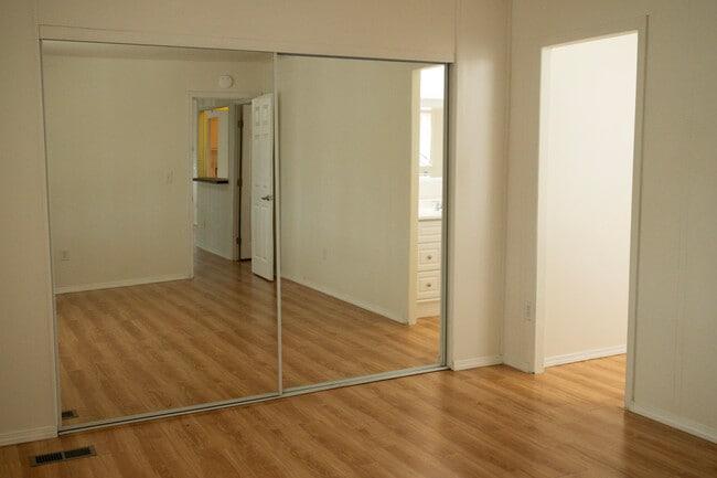 Building Photo - 43730 Louisiana St