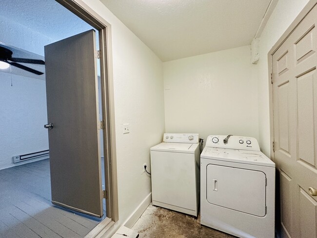 Building Photo - 2 Bedroom 1 Bath House with W/D and Tons o...