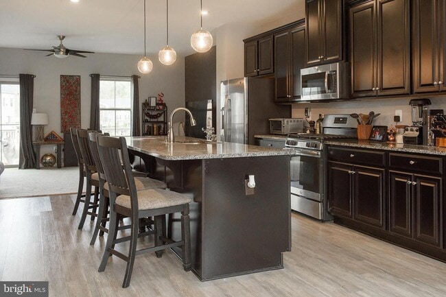 Building Photo - Stunning 3bd 2.5bth townhome in the Pondview community in Millersville.