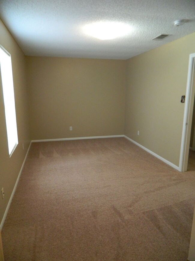 Building Photo - Available NOW!!!! This Cute 3 Bedroom 2 ba...