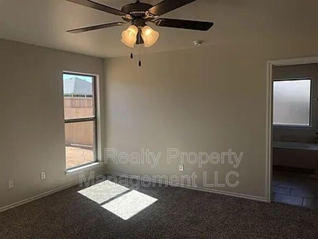 Building Photo - 912 Yancy St