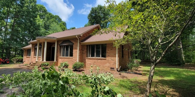 Building Photo - 3021 Puetts Chapel Rd