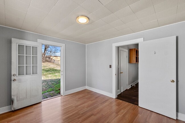 Building Photo - 1008 N Boone St