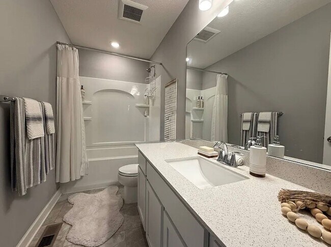 Building Photo - Gorgeous 4BR/2.5BA Rogers Home Available 8/1!