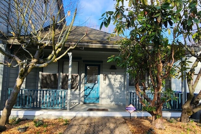 Building Photo - 1229 SE 19th Ave