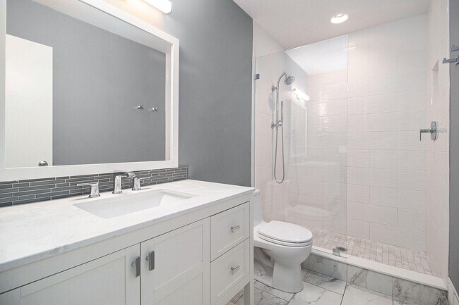 Building Photo - 614 Peninsula Ct