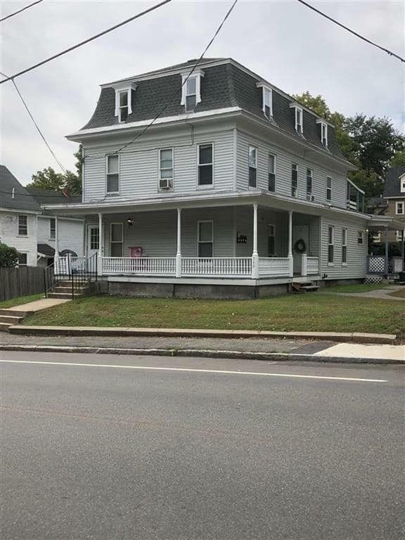 Building Photo - 560 Main St