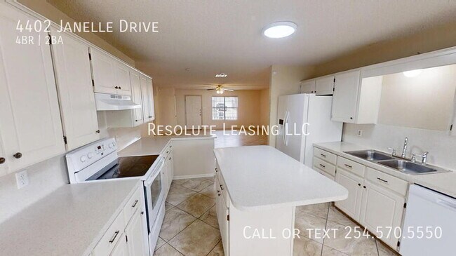 Building Photo - 4402 Janelle Dr