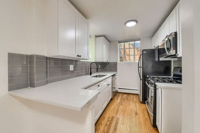 Building Photo - 2233 Kearney St