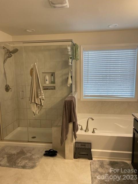 Building Photo - 4 bedrooms 3 bath town home in amenity fil...