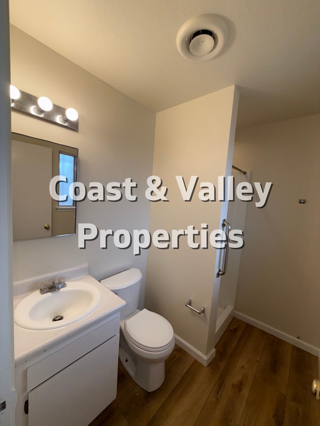 Building Photo - Seaside Home for RENT!!!