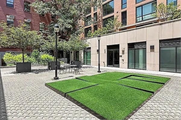 Building Photo - 540 W 28th St