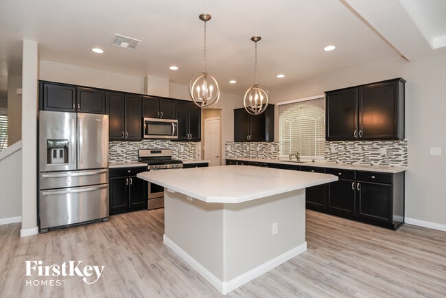 Building Photo - 9826 Smokey Moon St