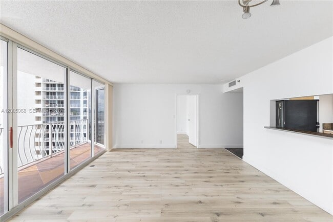 Building Photo - 7601 E Treasure Dr