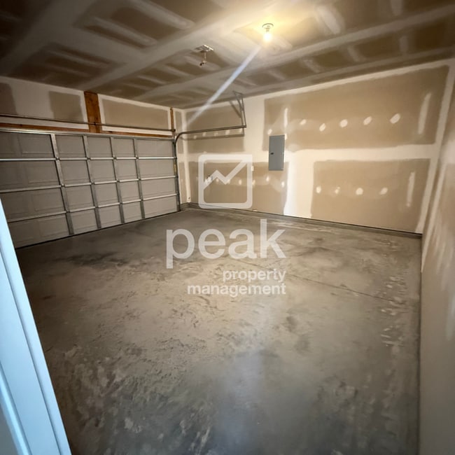 Building Photo - $2200! Brand New Home! 3 Bed, 2 Bath!