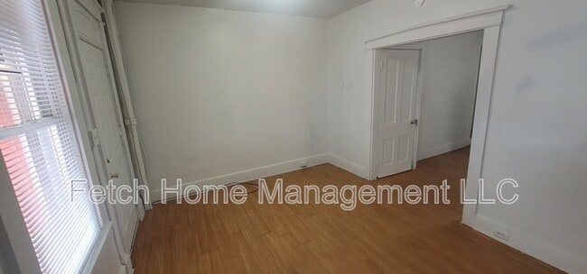 Building Photo - 438 E Strawberry St