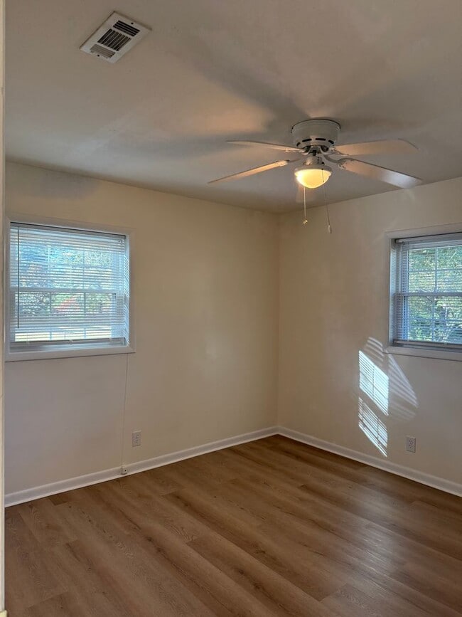 Building Photo - Available NOW-  103 Meadowlark-1/2 Off the first month rent with a 12-month lease