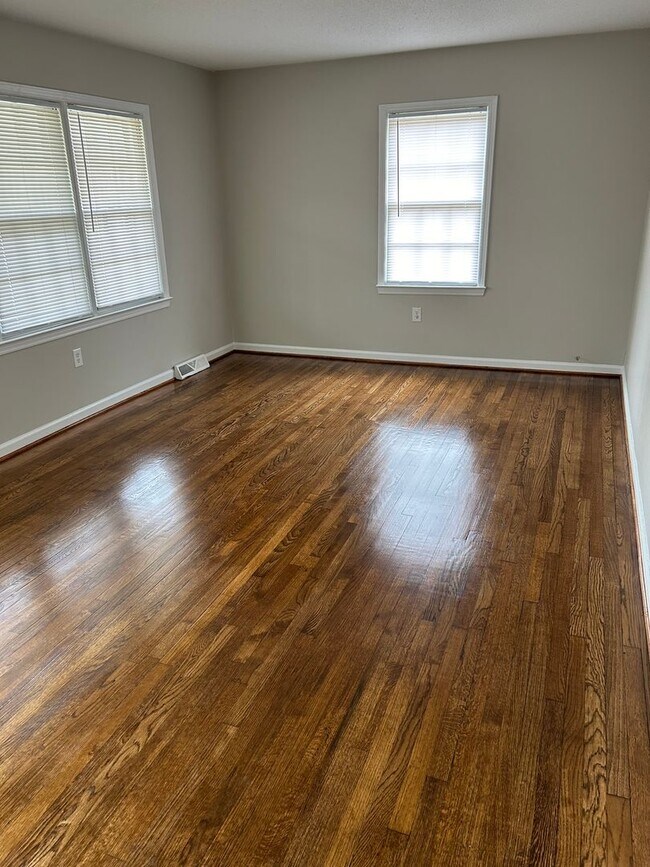 Building Photo - 412 Kingston Ave