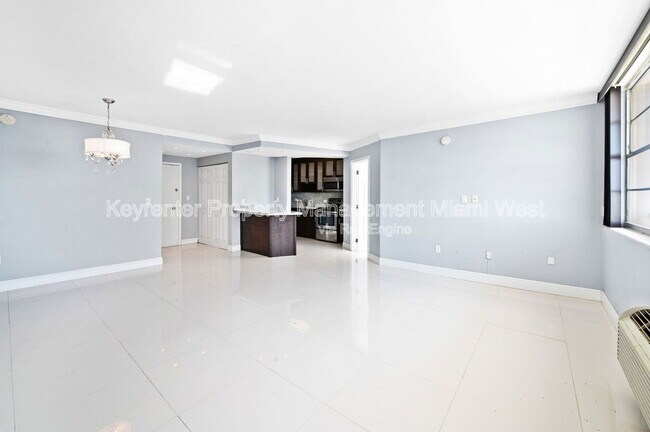 Building Photo - 5313 Collins Ave