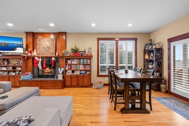 Building Photo - 69 Greenmoor Dr