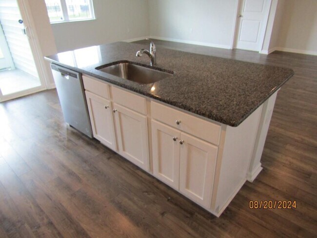 Building Photo - 2155 Ainsley Dr