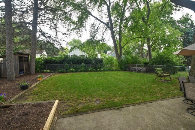 Building Photo - 5594 Apricot Ct