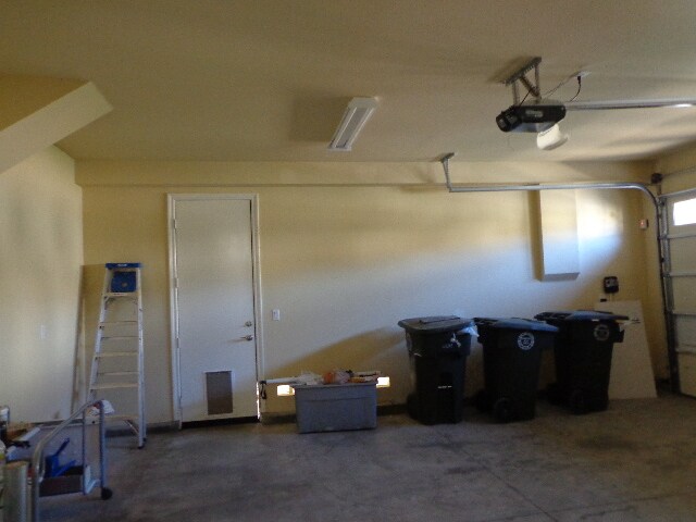 Building Photo - 2101 Canyon Cir