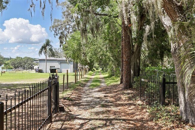 Building Photo - 2343 Greenacre Rd