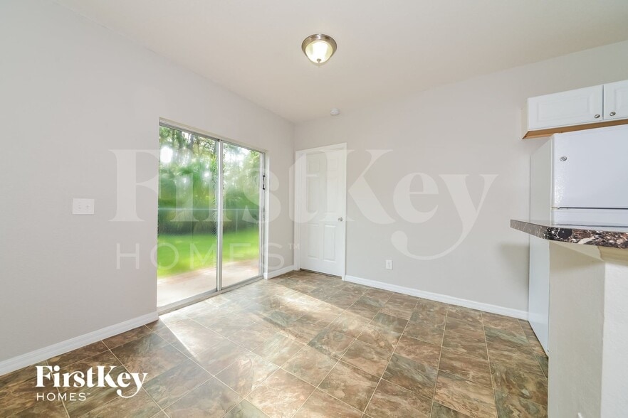 Building Photo - 4448 N Biscayne Dr