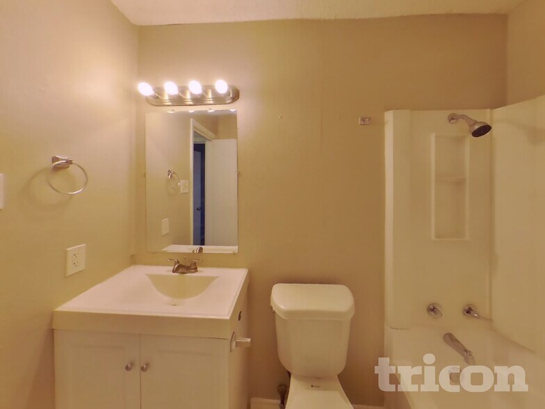 Building Photo - 6333 Village Club